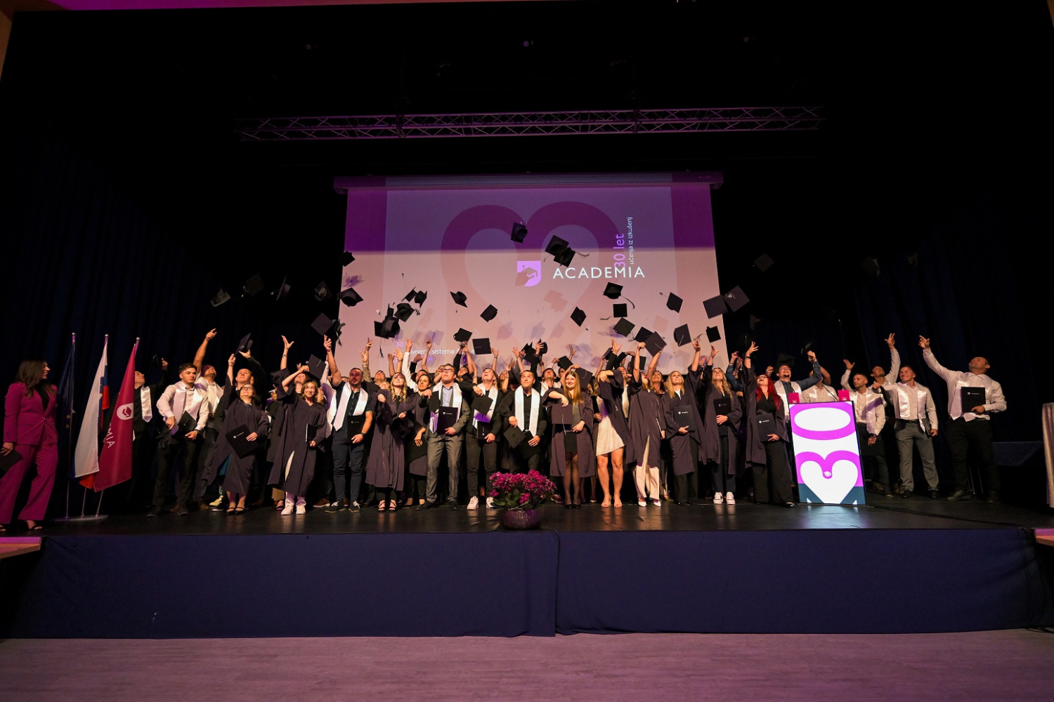 Kape v zrak na podelitvi diplom